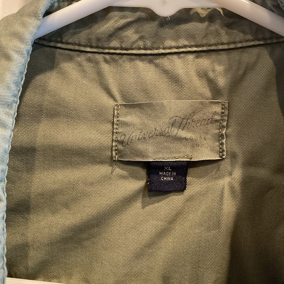 Universal thread button down - Picture 3 of 4